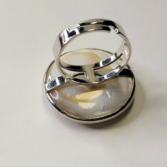 Mother of Pearl Round Ring Adjustable Ring - Picture 3 of 6